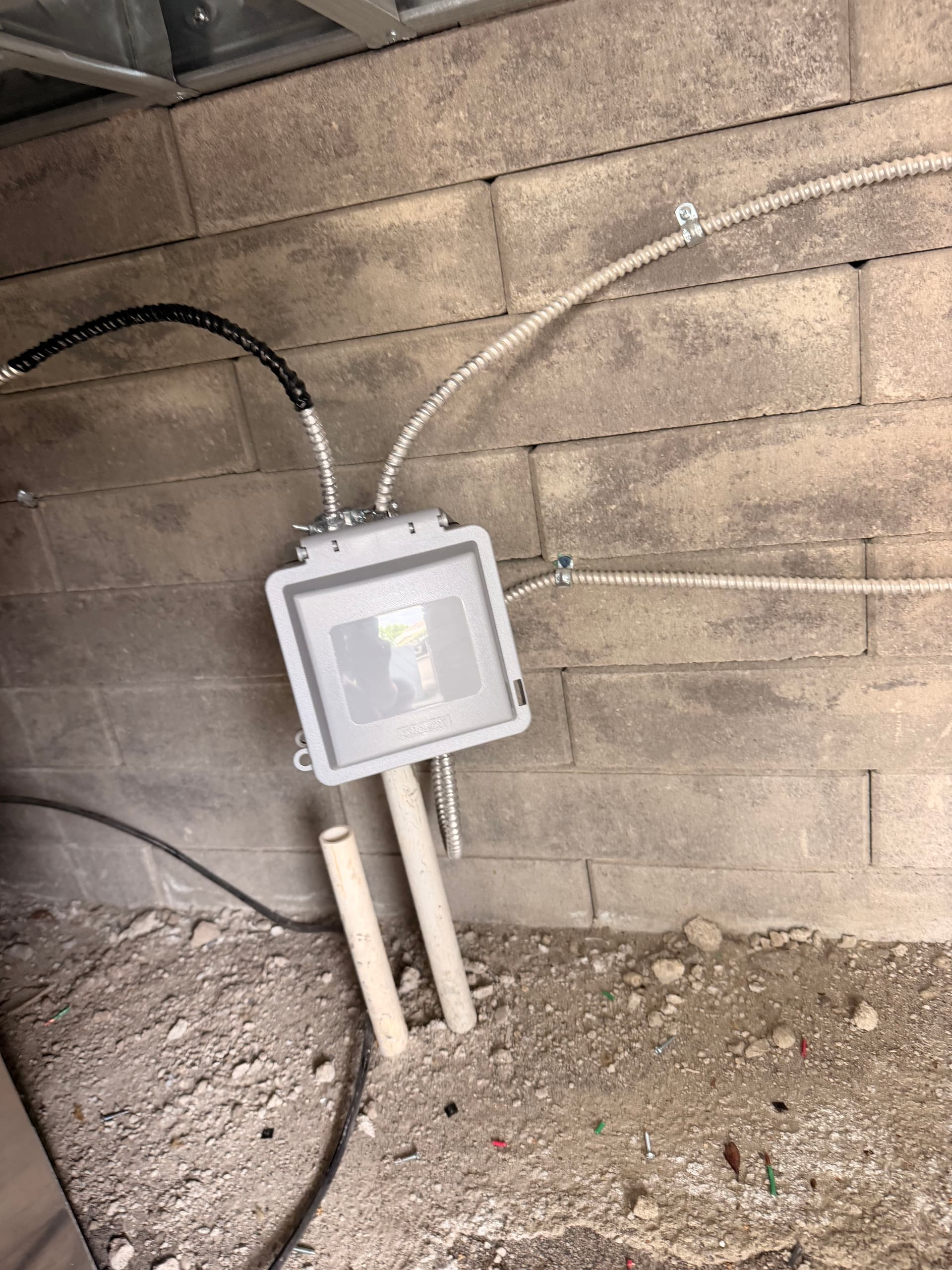 Gallery photos for Full Electrical Hookup for an Outdoor Kitchen and Patio: Image #1