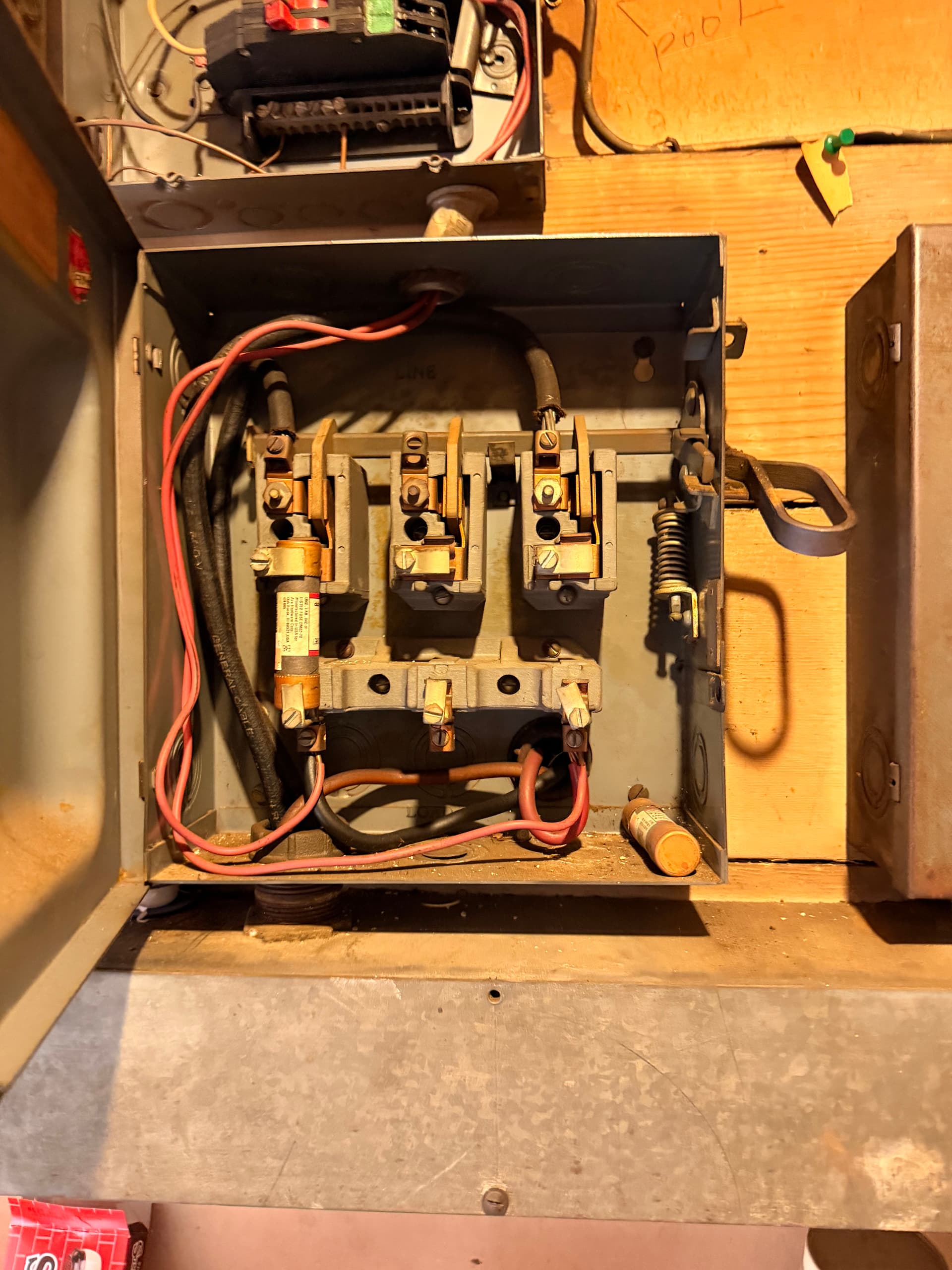 Gallery photos for Safeguarding Homes with Circuit Breaker Expertise: Image #1
