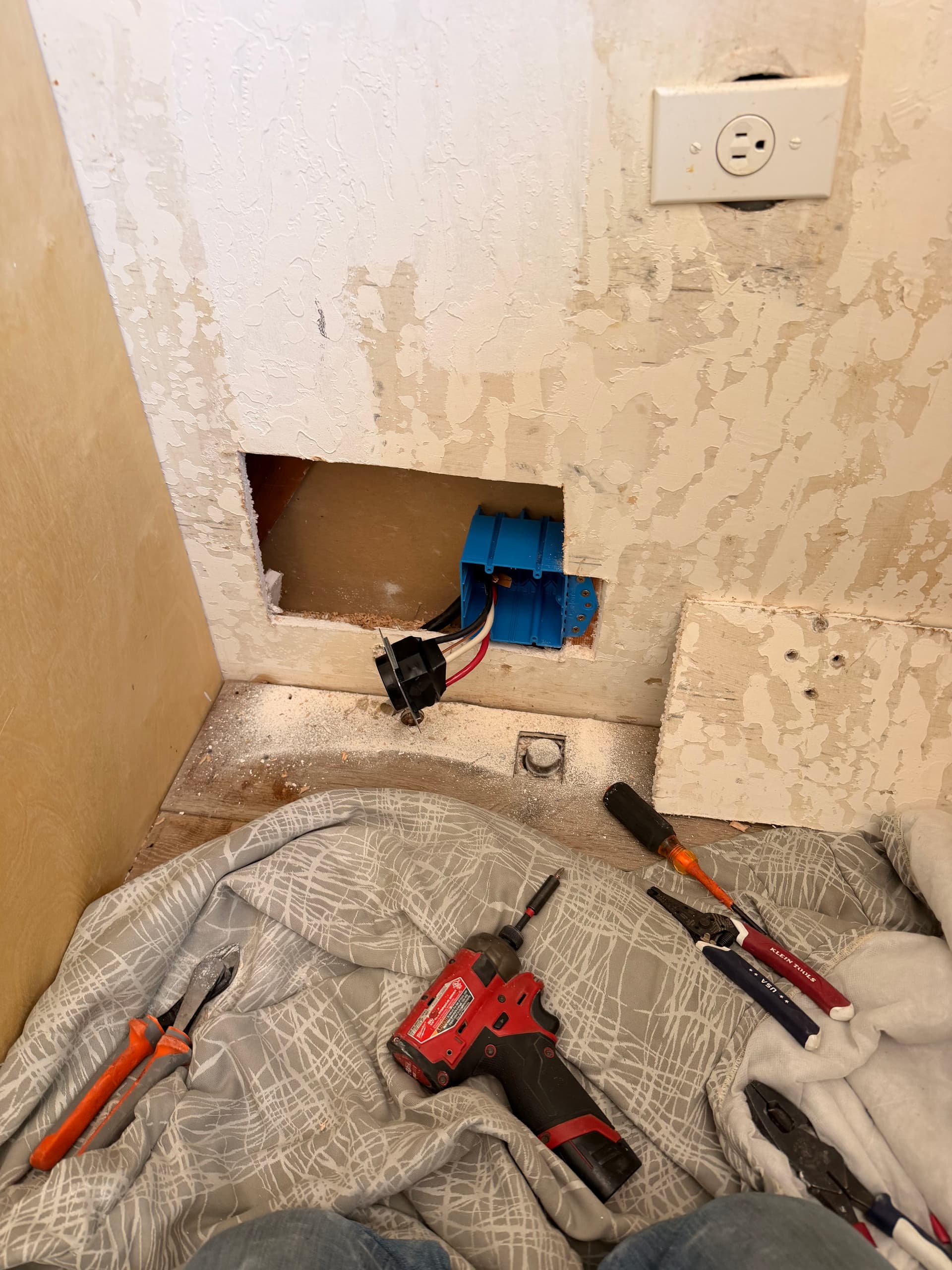 Gallery photos for 50-Amp Oven Outlet Install Done the Right Way: Image #2