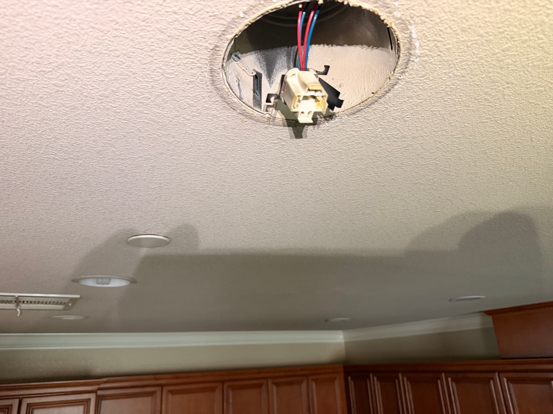 Gallery photos for Brightening Up Kitchens with Recessed Lighting: Image #1