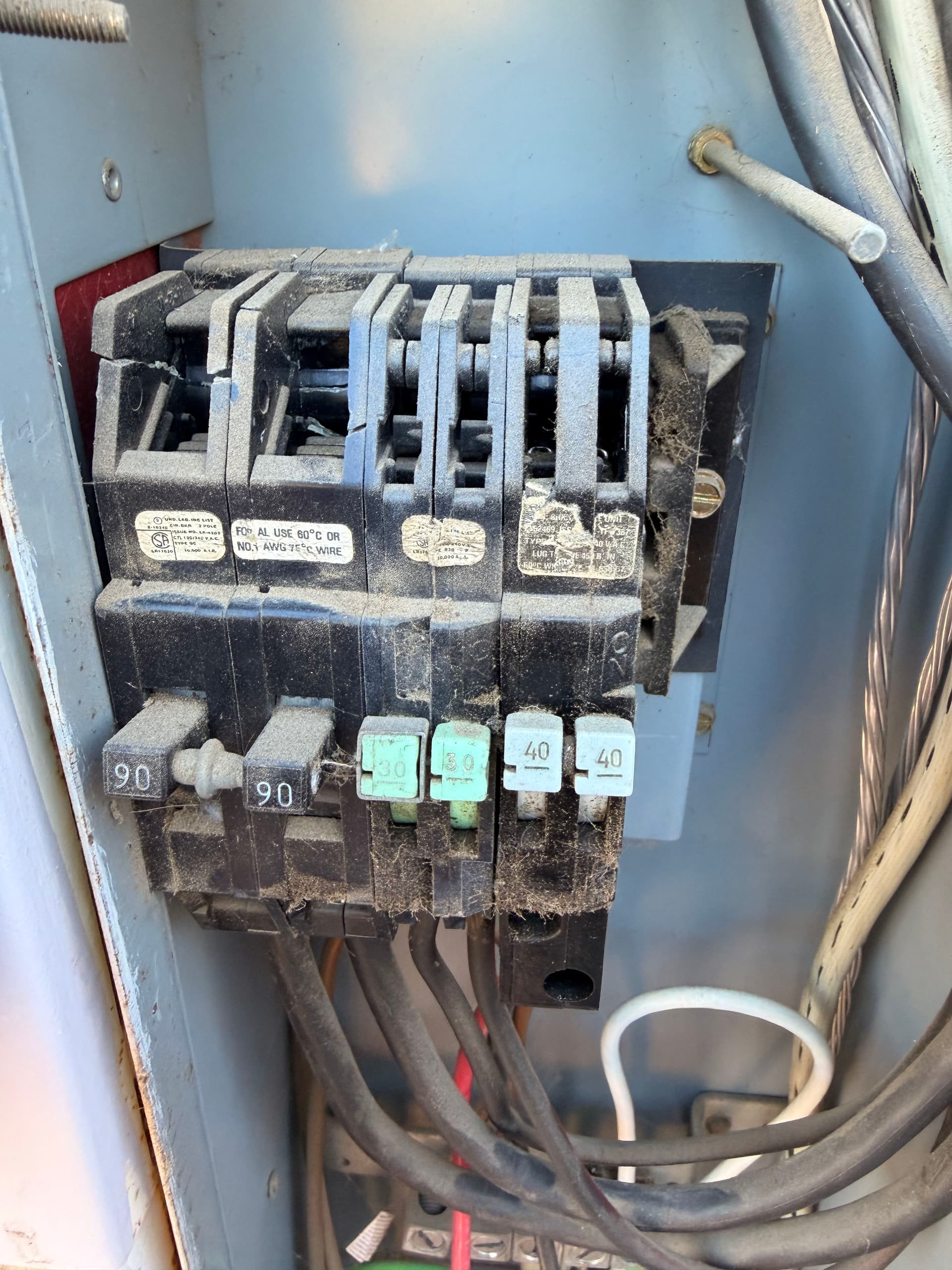 Gallery photos for Heat Damage Found During a Routine Panel Inspection: Image #2