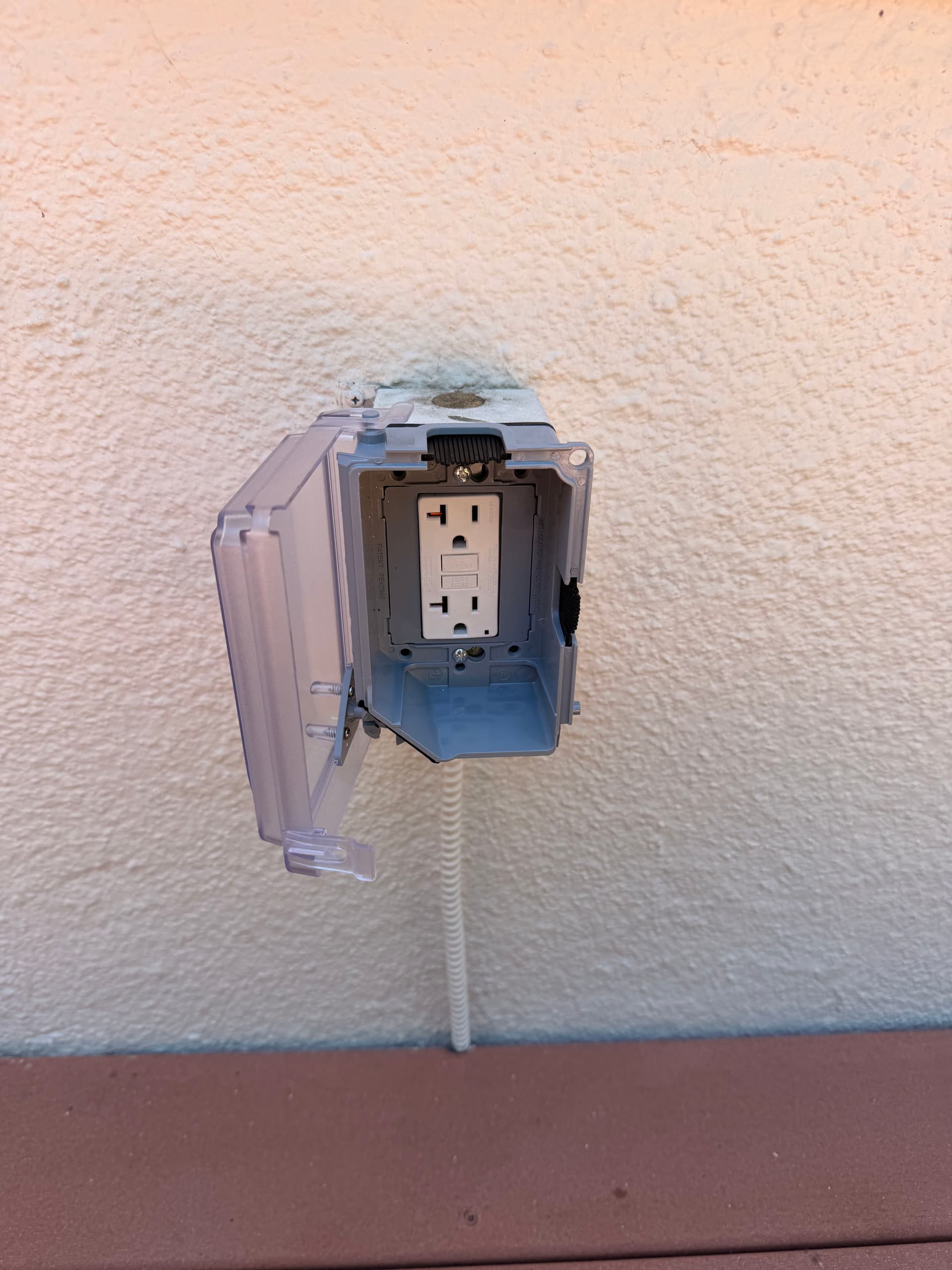 Gallery photos for Dead Outdoor Outlet Fixed with a Fresh GFCI and Weatherproof Cover: Image #2