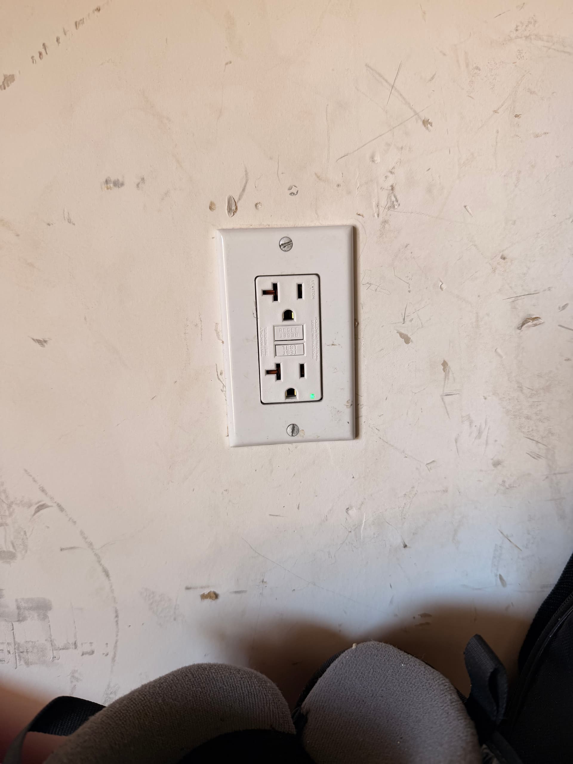 Gallery photos for Enhanced Electrical Safety with a Reliable GFCI Outlet: Image #1